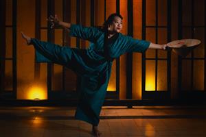 Woman doing Japanese dance